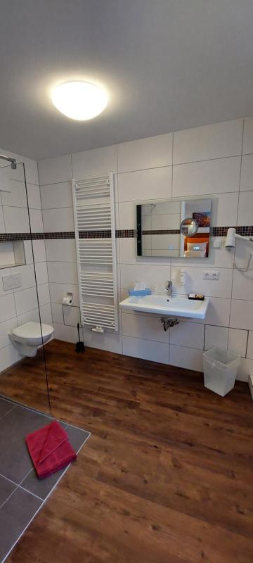 Deluxe Double or Twin Room image 2