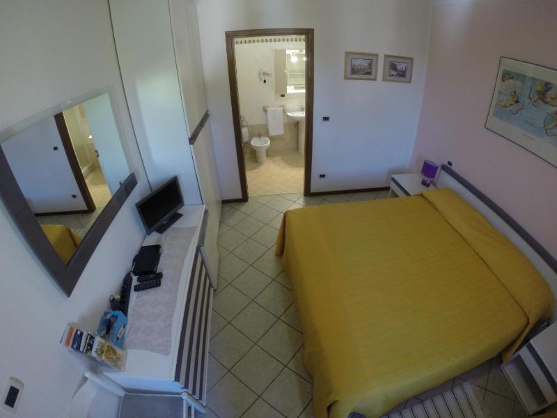 Double or Twin Room image 4