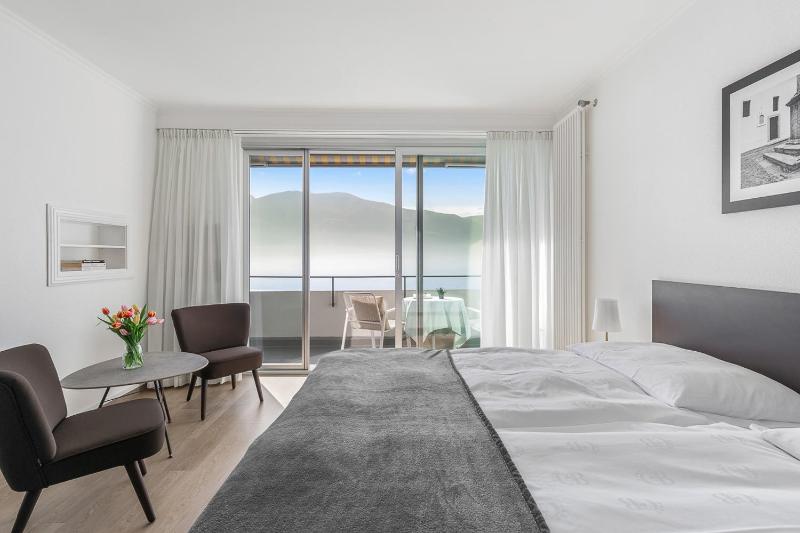 Panorama Double Room with Balcony and Lake View image 3