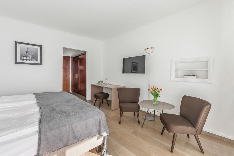 Panorama Double Room with Balcony and Lake View image 4