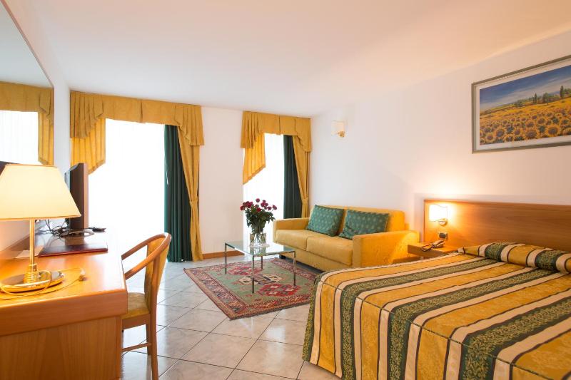 Hotel Capri Bardolino 3S - image 22