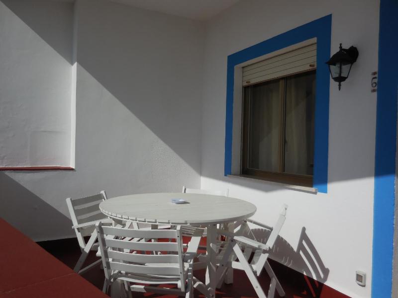 One-Bedroom Apartment with Sea View image 3