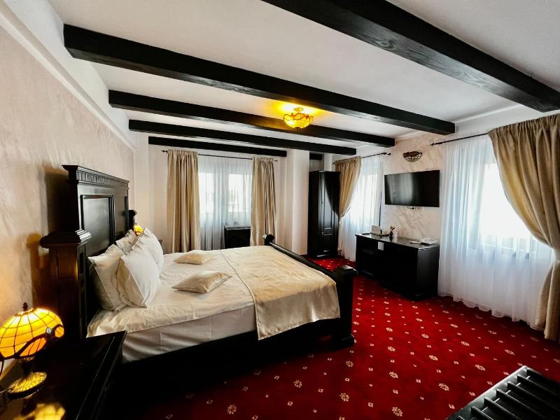 Superior King Room image 3