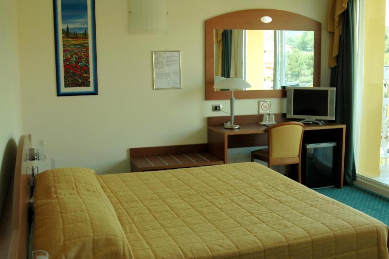 Hotel Capri Bardolino 3S - image 9