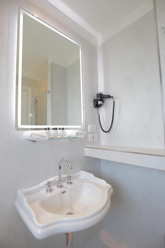Superior Triple Room image 1