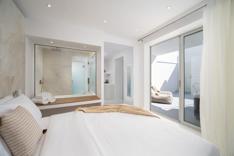 Cycladic Suites & Spa - image 10