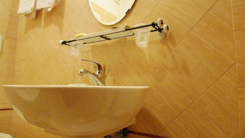 Classic Single Room with Shower image 3