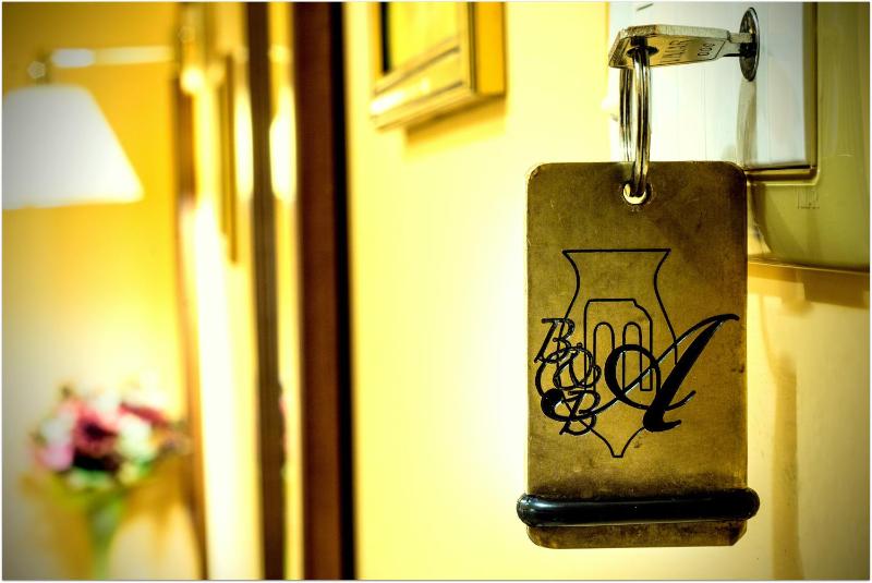 Classic Single Room with Shower image 2