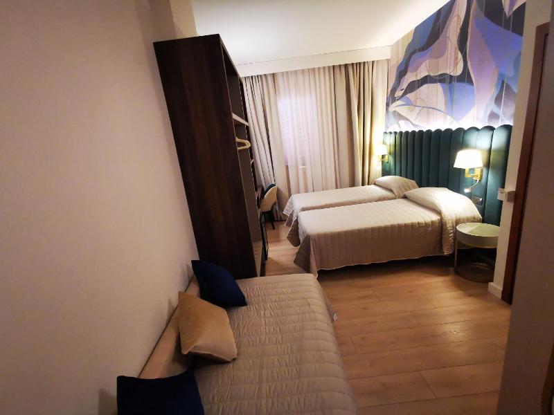 Triple Room image 3