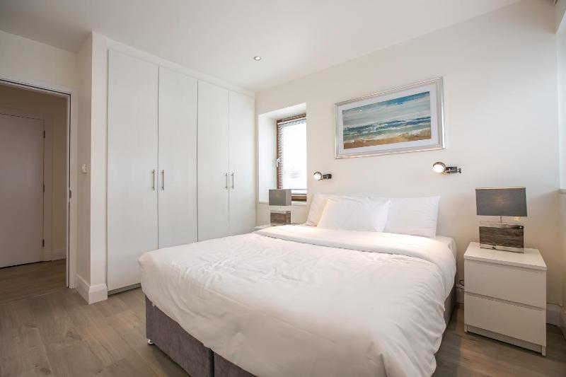 IFSC Townhouse Apartments - image 4