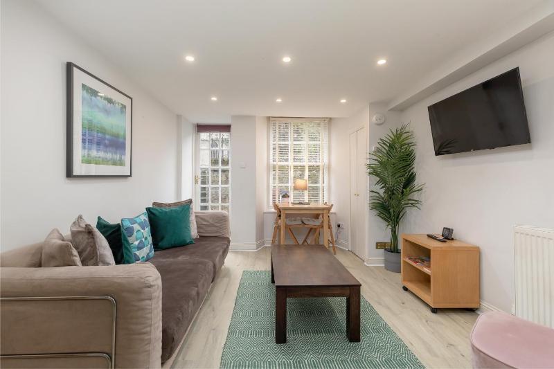 One-Bedroom Apartment image 1