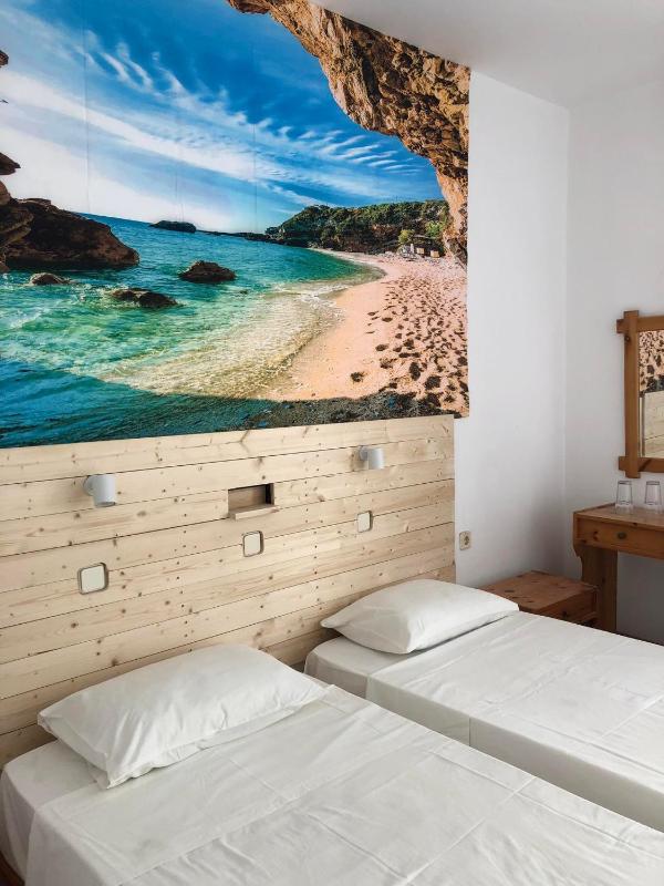 Standard Double or Twin Room with Sea View image 3