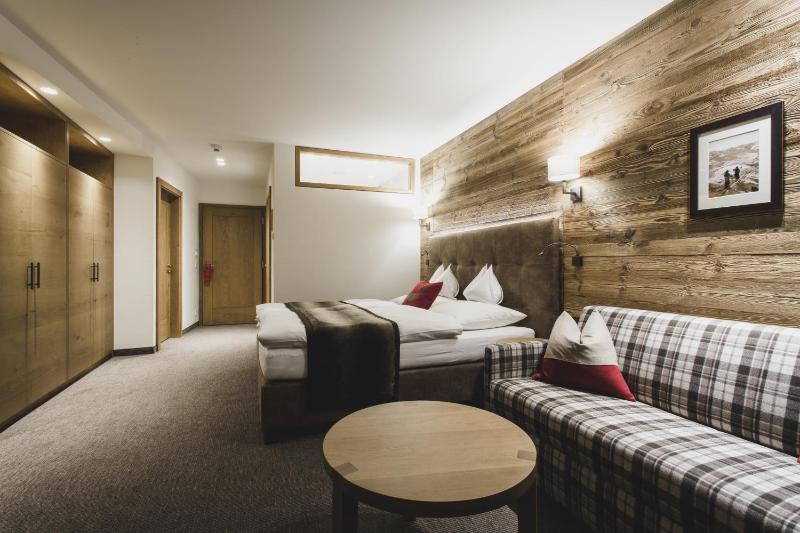 Superior Double Room image 4