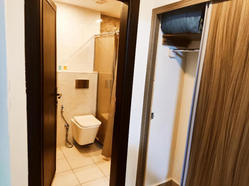 Golden Plaza Hotel - image 6