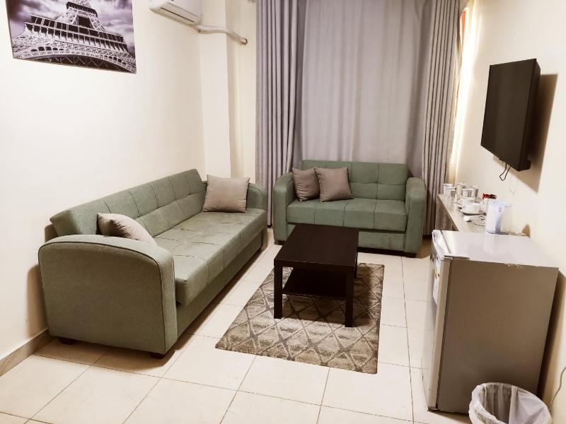 Golden Plaza Hotel - image 7