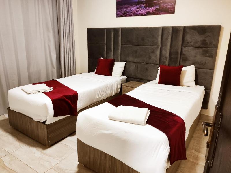 Golden Plaza Hotel - image 13