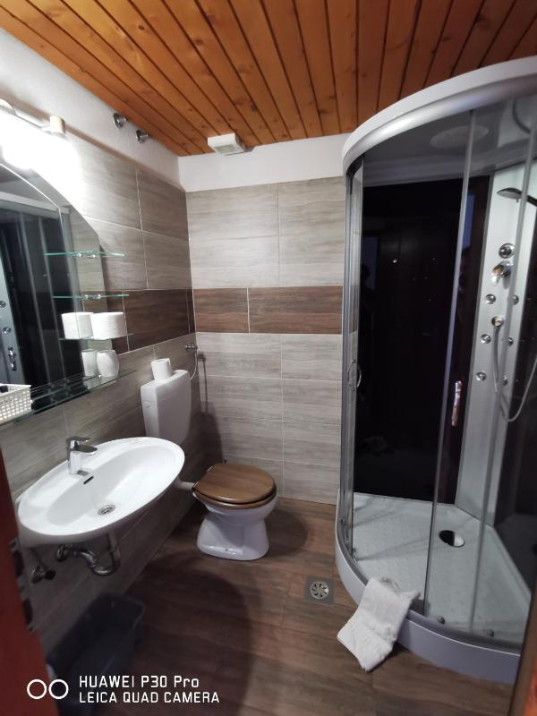 Double Room with Balcony image 4