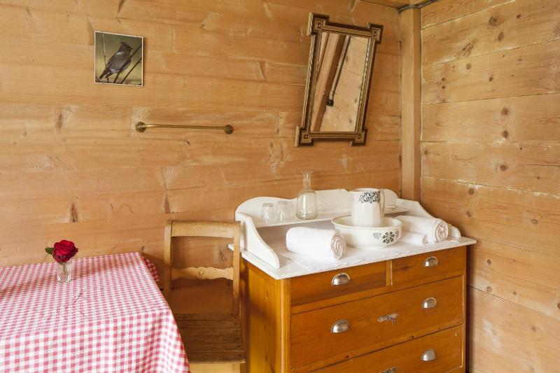 Twin Room with Shared Bathroom image 4