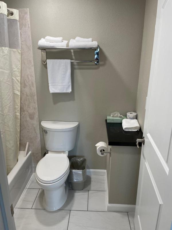 Queen Room image 1