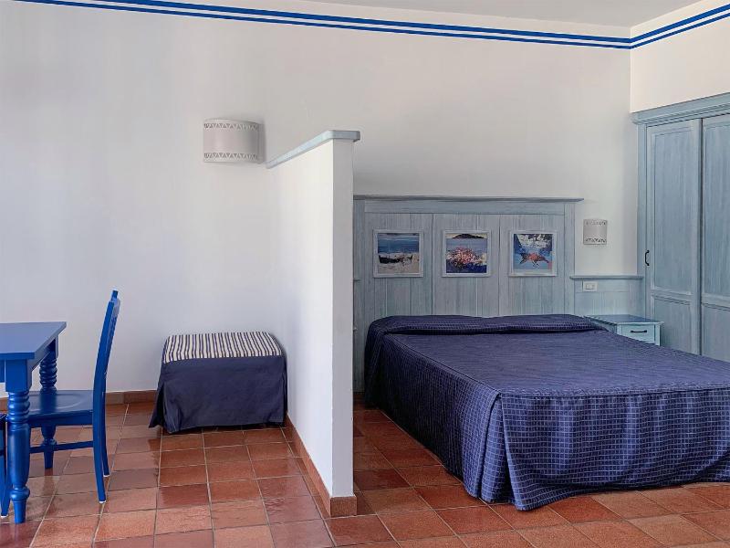 Standard Family Room image 1