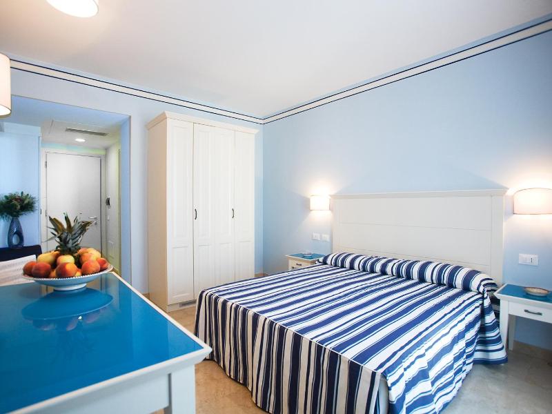 Standard Double or Twin Room image 4