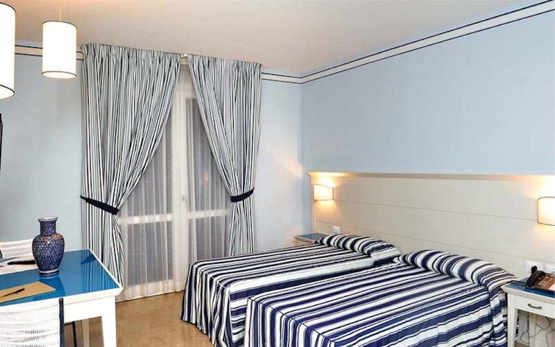 Superior Quadruple Room image 4