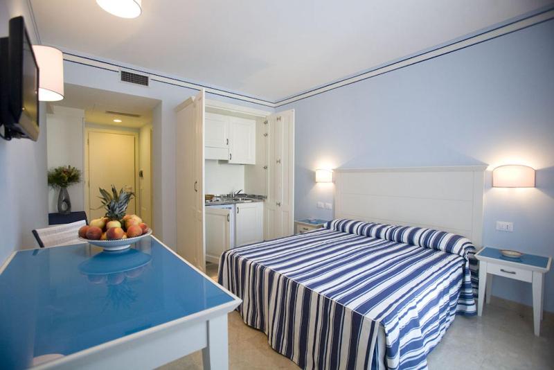 Standard Double or Twin Room image 3