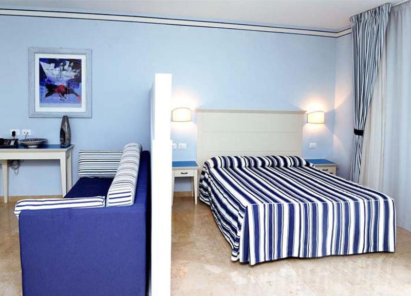 Superior Quadruple Room image 2