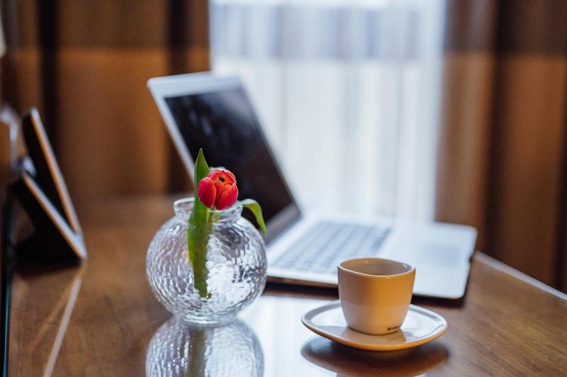 Cozy city view image 3