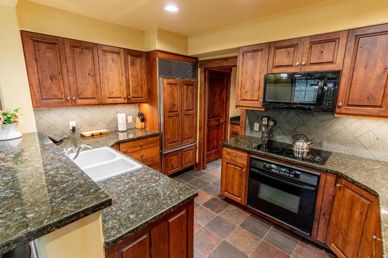 Luxury Condo One Bedroom image 3