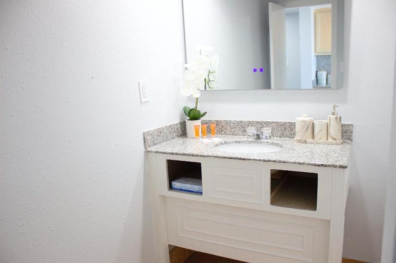 Sun and Sand Resort Oceanfront Suites - image 18