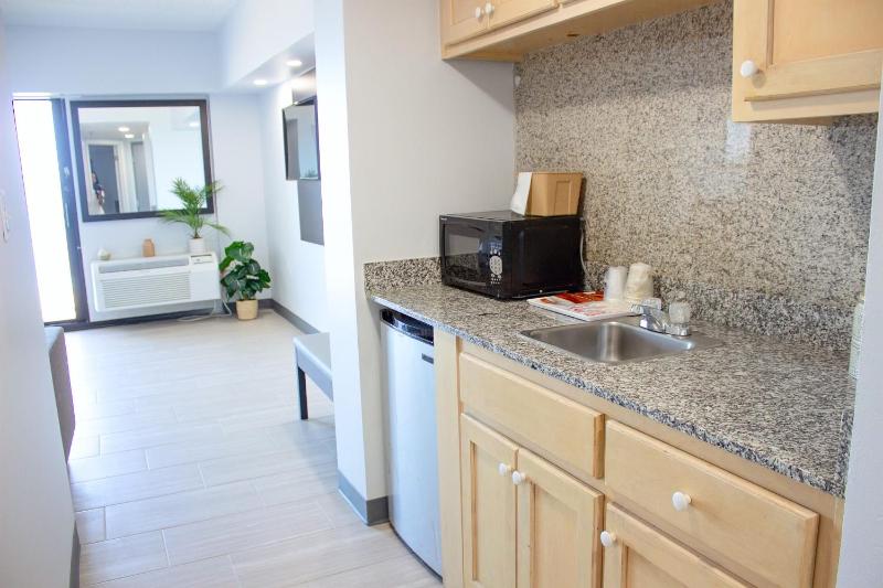 Sun and Sand Resort Oceanfront Suites - image 16