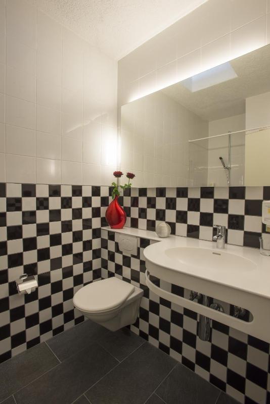 Double Room with Garage Box image 2