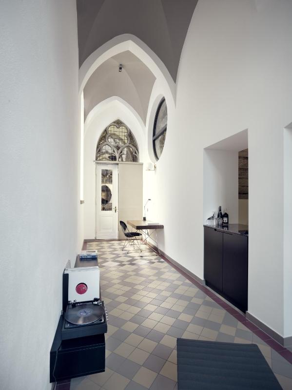 Medium image 1