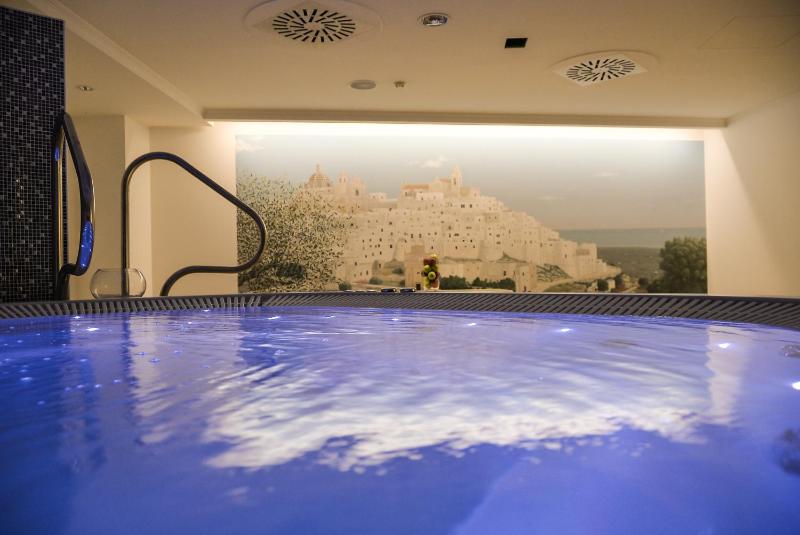 Standard Double Room with Spa Access  image 3