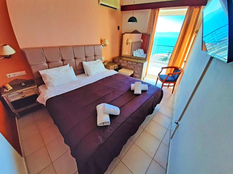 Double Room with Sea View image 3