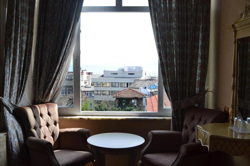 Double or Twin Room with Sea View image 4