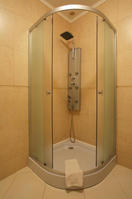 Standard Double Room image 3