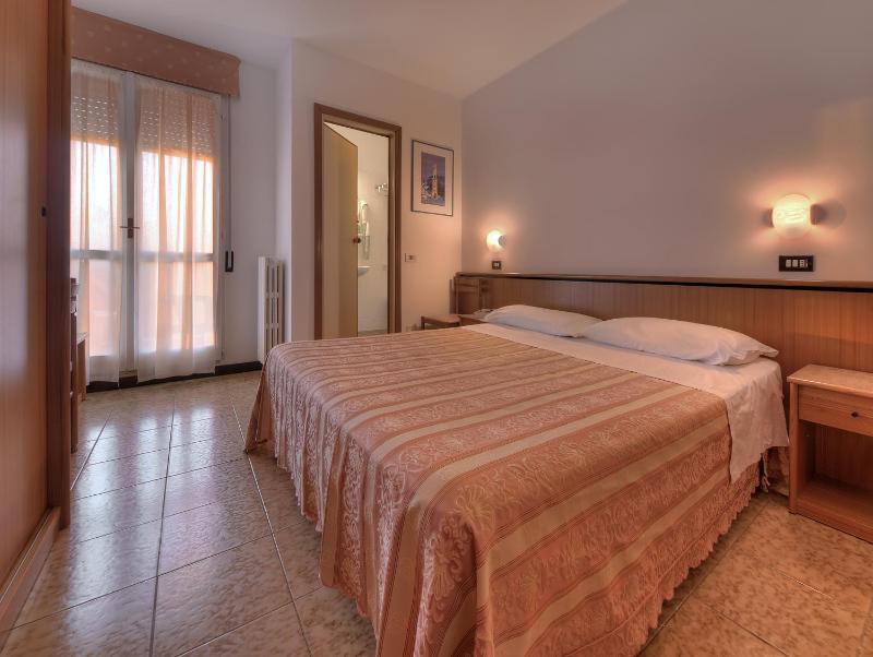 Double Room image 1