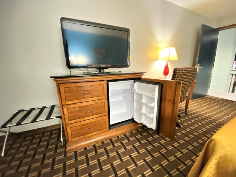 Deluxe Double Room (2 Adults + 1 Child) image 4