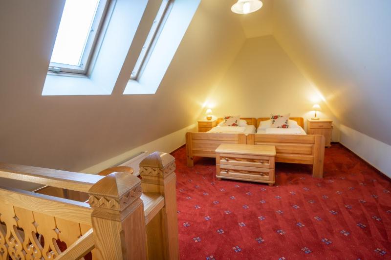 Standard Quadruple Room image 4