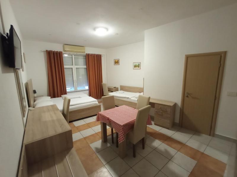 Triple Room with Private Bathroom image 2