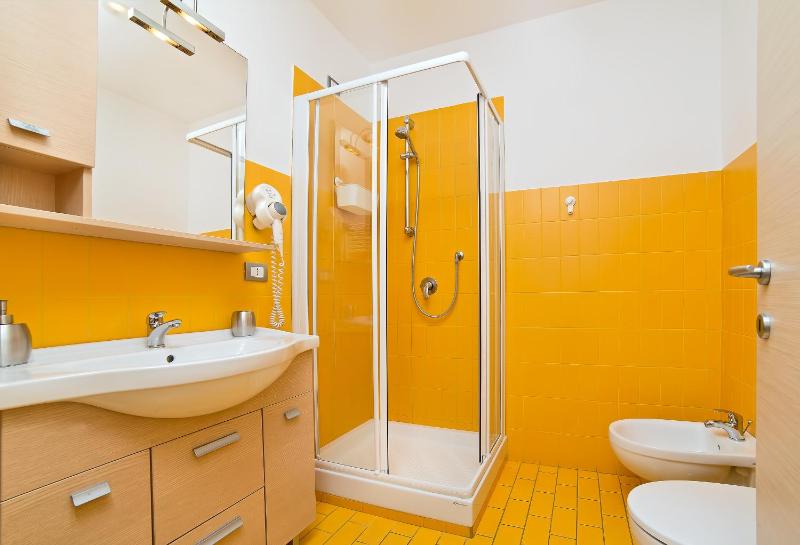 Double or Twin Room image 3