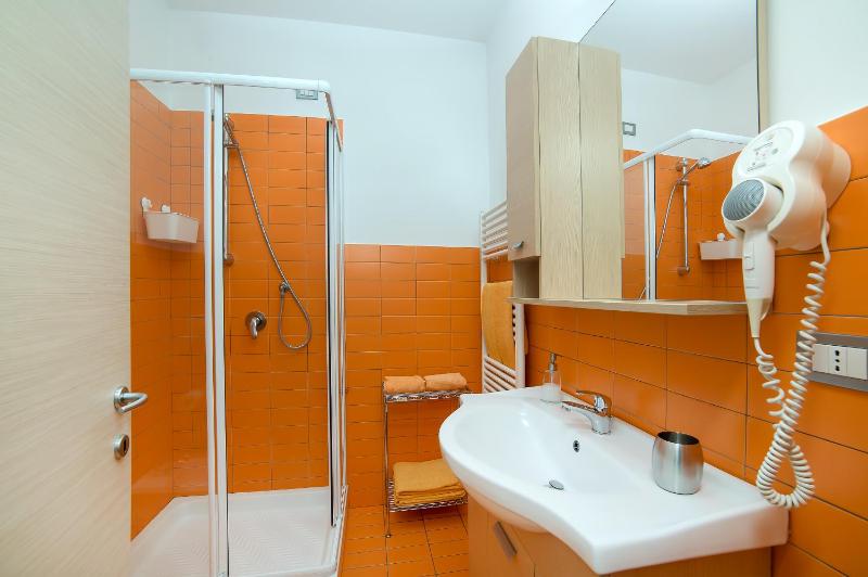 Double or Twin Room image 4