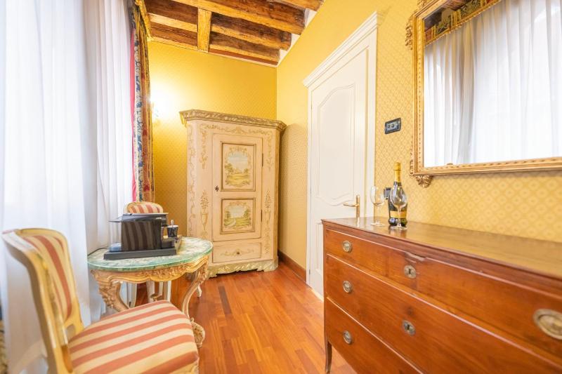 Superior Double Room image 4