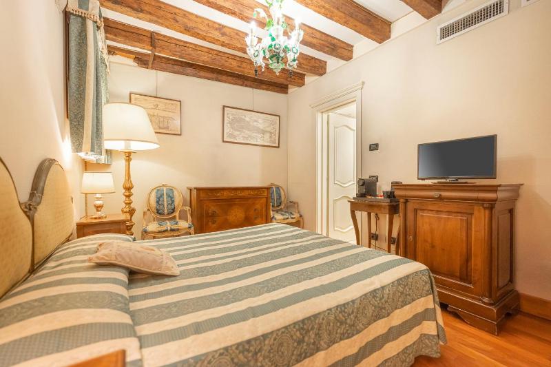 Standard Double Room image 1