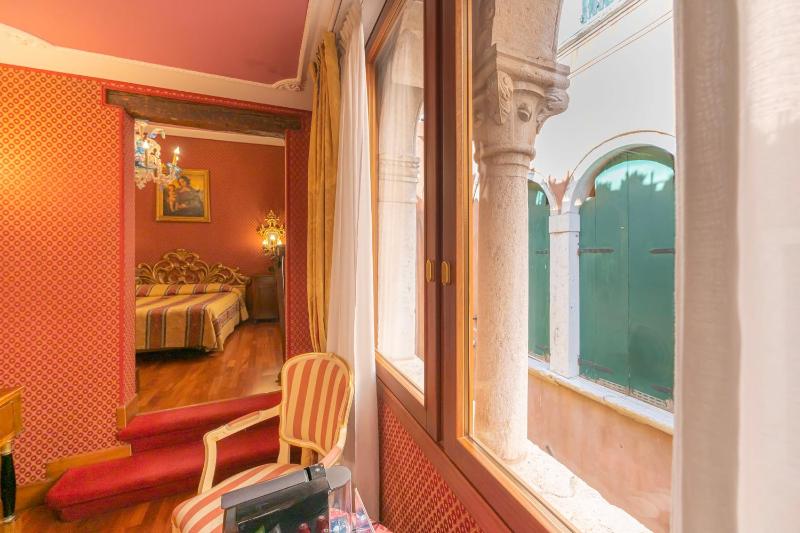 Superior Double Room image 3