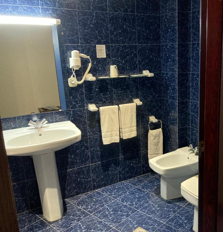 Standard Twin Room image 2