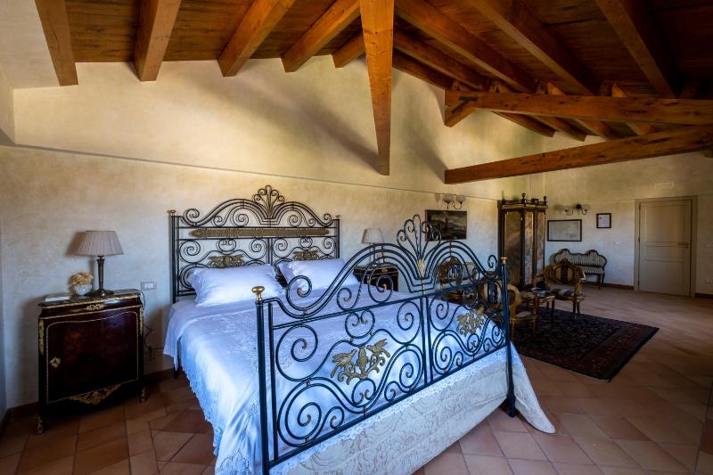 Presidential Suite image 3