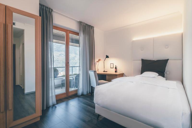 Single Room with Balcony image 1